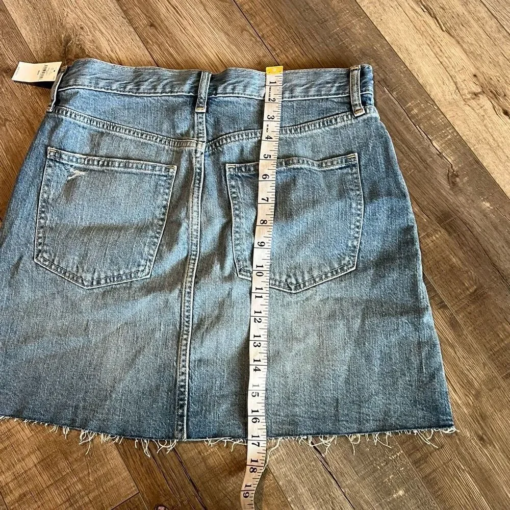 Gap distress jeans skirt size 28